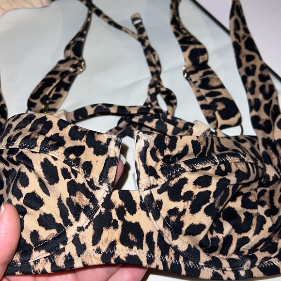 (34C) VICTORIA'S SECRET SWIM Full Coverage Bikini Top - Picture 8 of 16